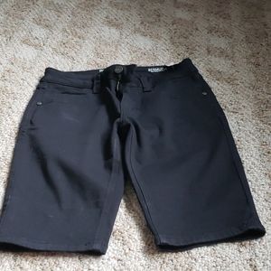Rubberband women's size 7/8 black Bermuda shorts